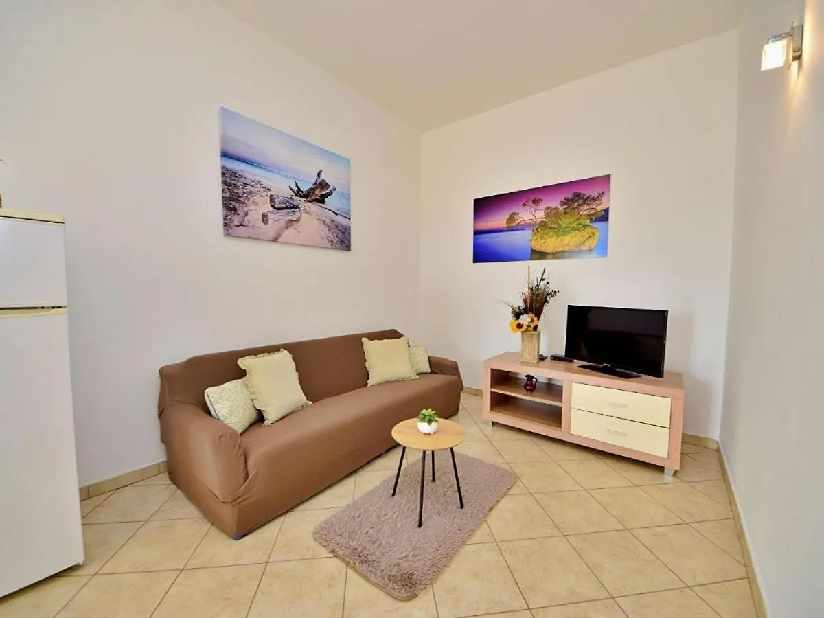 Apartments Meri With A Pool - Seget Vranjica Kroatien